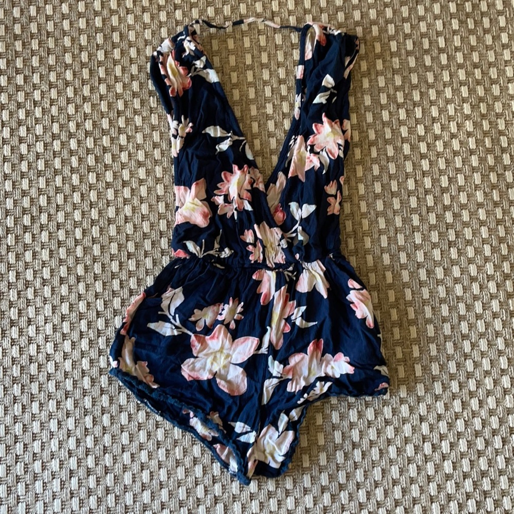 Billabong floral Romper 🌸 🌺